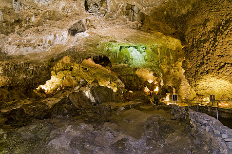 进入卡尔斯巴德洞穴的“大房间”入口图片