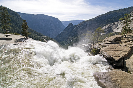 加利福尼亚约塞米特国家公园内华达瀑布(Merced河)图片