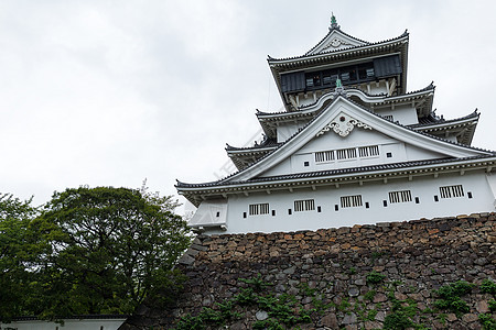 日本角村的城堡长须阳光天空地标旅行植物地区蓝色石头神社图片