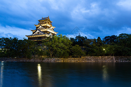 夜晚广岛城堡建筑学石头观光旅行公园防御池塘水池文化反射图片