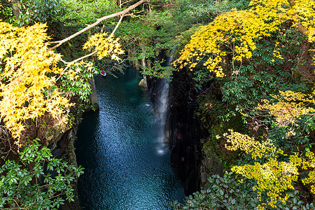 秋天高原峡谷叶子岩石旅行公园场景火山黄色绿色瀑布森林图片