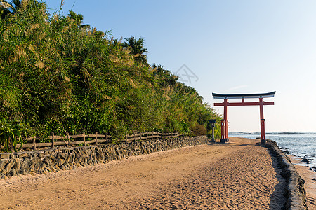 青岛神庙红托里伊石头海岸海洋天空海滩宗教晴天阳光花园旅行图片