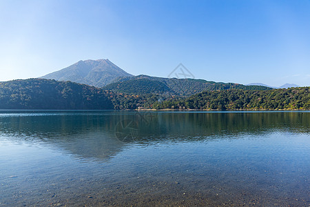 美丽美丽的乡村丛林风景蓝色池塘晴天水池森林火山植物地标图片