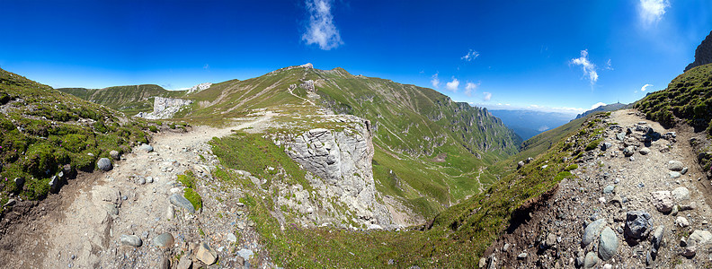夏季布奇吉山的全景小路岩石地平线爬坡天空环境山脉观光国家旅行图片