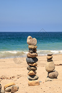 在伊努克苏克时尚时期 堆在彼此头上的石头海岸线海岸海景海滩海洋图片