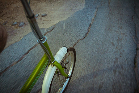 骑自行车在路上锻炼娱乐观点街道男人刹车骑术城市看法把手图片