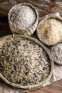 大米稻米白色粮食柳条荒野食物篮子背景图片