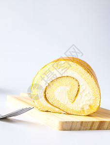 瑞士卷的白背景小吃桌子甜点海绵早餐蛋糕面包白色糕点食物图片