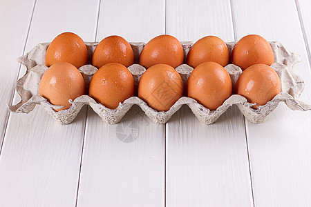 鸡蛋包装纸托盘包装袋中的鸡蛋桌子剪裁美食木头饮食家禽团体包装产品食物背景
