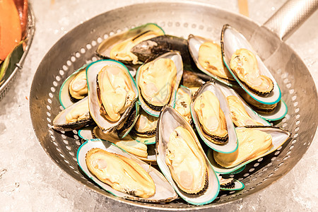 新鲜贝壳海洋蓝色黑色食物海鲜饮食美食香料石头石板图片