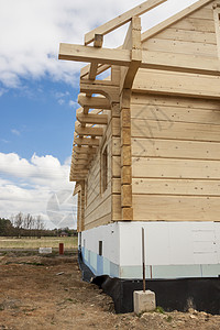 木屋正在建造中工业蓝色木材住宅生态建筑房子日志工地建设图片