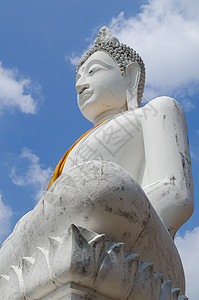 泰国的古庙天空旅行祷告假期历史寺庙建筑学宗教地标背景图片