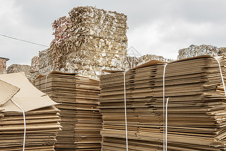 废纸回收抛光纤维素职场床单造纸报纸制造业工业生产垃圾图片
