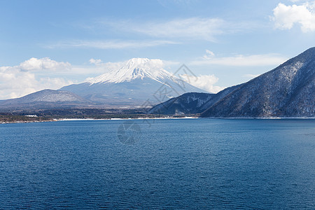 藤山季节风景地标蓝色宝塔火山天空顶峰反射日出图片