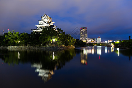 晚上的日本广岛城堡吸引力地标观光景观城市大名历史性武士木头建筑学图片