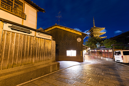 夜里在日本的八川寺寺图片