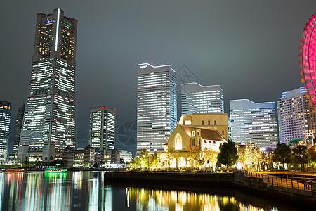 晚上横滨城市风景市中心海岸摩天大楼车轮仓库城市吸引力风景景观地标图片