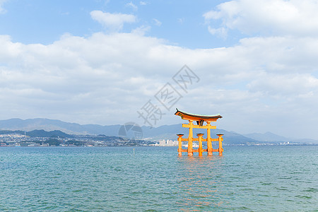 广岛水岛神社的浮动大门图片