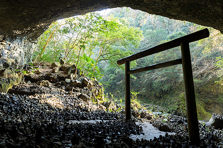 洞穴的神道门矿物石头入口旅游网关木头森林旅行神社国家图片