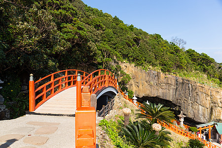 青岛岛的青岛神社海岸线海滩蓝色牌坊公园岩石海浪旅行晴天神社图片