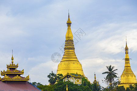 缅甸Shwedagon塔贫民窟爬坡历史寺庙地标吸引力建筑物日落佛教徒历史性图片