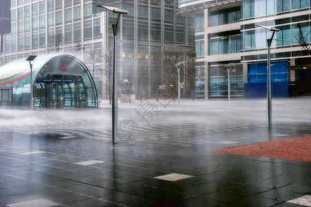 加那利码头的暴雨图片