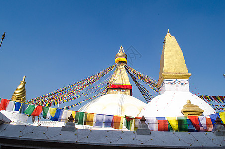 尼泊尔加德满都的旗帜经幡世界晴天眼睛天空猴庙佛塔旅游寺庙图片