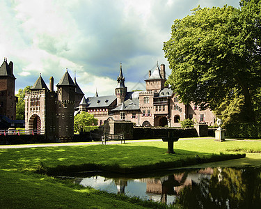 Haar中世纪城堡反射结构建筑学旅行灰色阴影红色蓝色外观风格图片