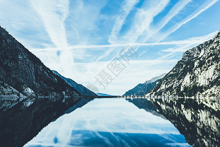山地和湖泊照片反光反射蓝色天气国家天际旅游晴天森林登山丘陵图片
