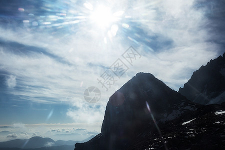 玉龙雪山旅游目的地天空旅行背景图片