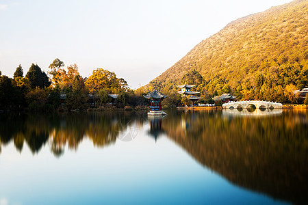 黑龙池旅游水池旅行天空目的地背景图片