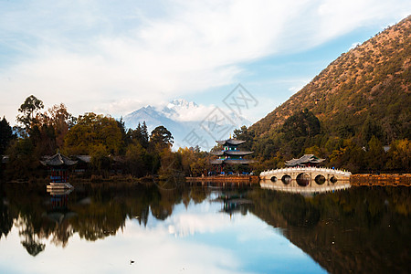 黑龙池旅行旅游水池天空目的地图片