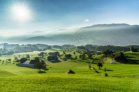 附近乡村的景象天空绿色风景房屋旅游旅行蓝色顶峰爬坡图片