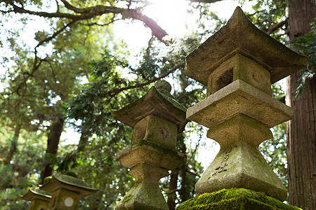 日本寺庙和灯笼艺术石头木头宗教叶子岩石花园公园文化园艺图片