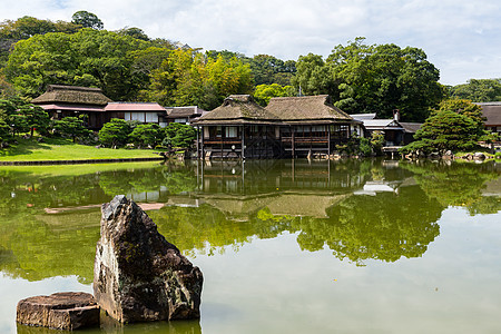 日本花园建筑学历史古董建筑武士天空植物游客文化水池图片