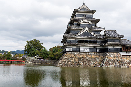 传统松本城堡防御皇帝历史旅行乌鸦遗产文化吸引力旅游观光图片