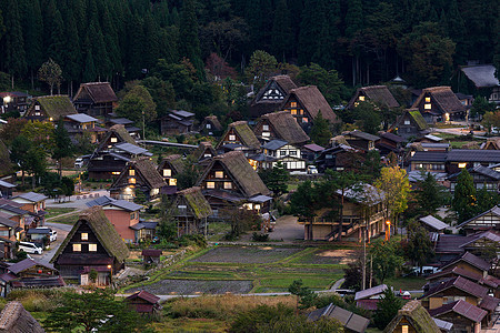 夜里在日本白川地图片