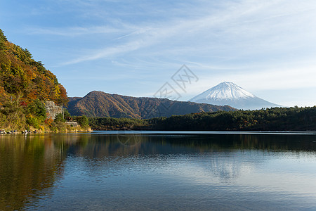 秋秋藤山旅行天空晴天公园游客农村蓝色地标森林风景图片