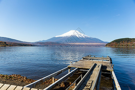 富士山和亚马纳卡湖观光木头森林风景反射火山阎王晴天天空蓝色图片