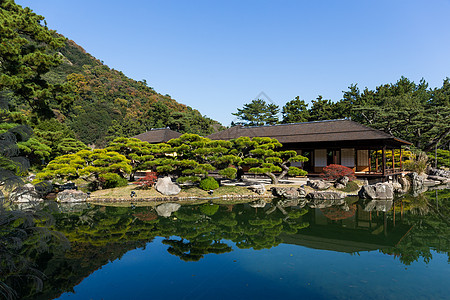 日本里草林花园池塘环境传统行人天桥公园花园四国水池房子图片