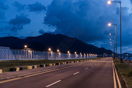 夜间城市公路图片