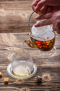鲜花茶叶子仪式输液情调茶壶服务杯子酿造饮料花瓣图片