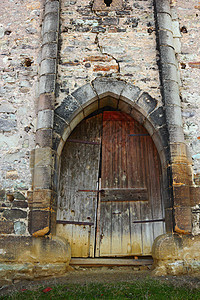 旧旧的废弃城堡入口图片