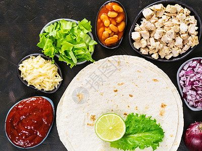 含有混合成分的墨西哥玉米饼鱼片午餐餐厅美食沙拉食物蔬菜胡椒洋葱小吃图片