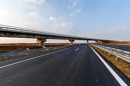 平面公路地平线运输路线自由旅行运动天空石头蓝色柏油图片