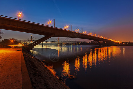 桥建造运输地标城市建筑天空蓝色旅行景观反射图片