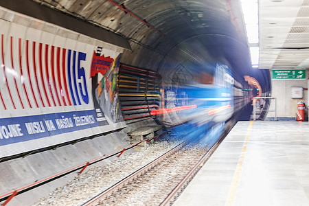 模糊列车城市建筑场景货物技术旅行运输平台火车速度图片