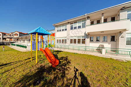 学前建筑蓝色校园操场教育苗圃故事孩子们桌子孩子托儿所图片