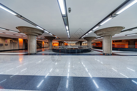 地铁站内部装饰运输天花板反射建筑旅行运动隧道大厅民众图片