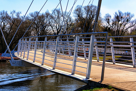 现代行人桥 位于德索的穆德河上图片